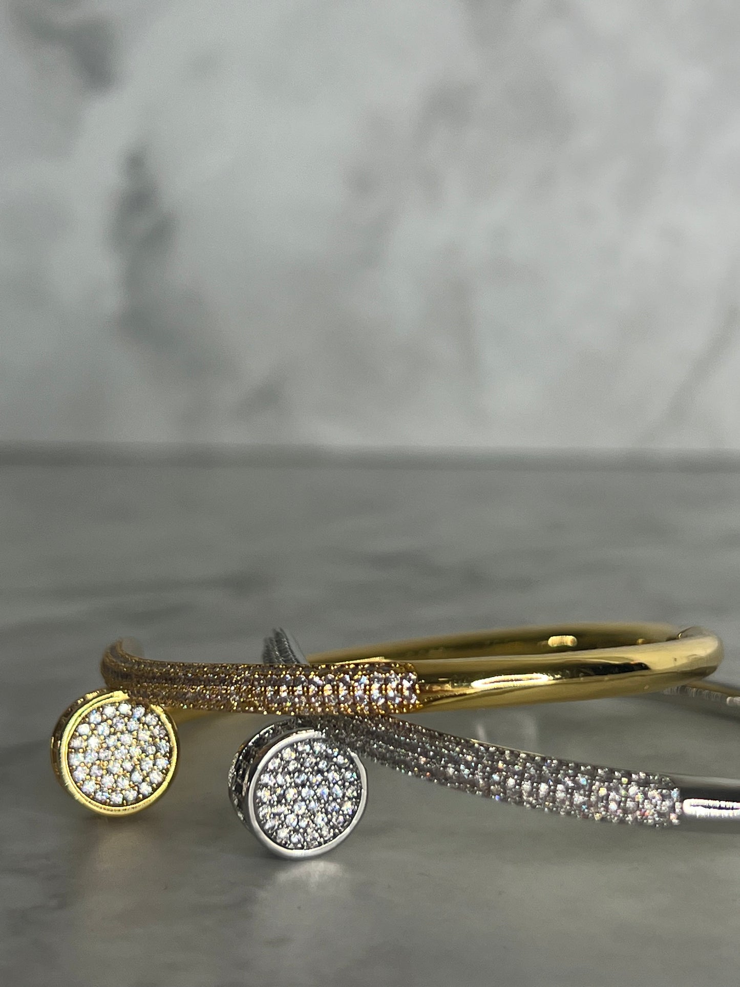 Paved screw bangle