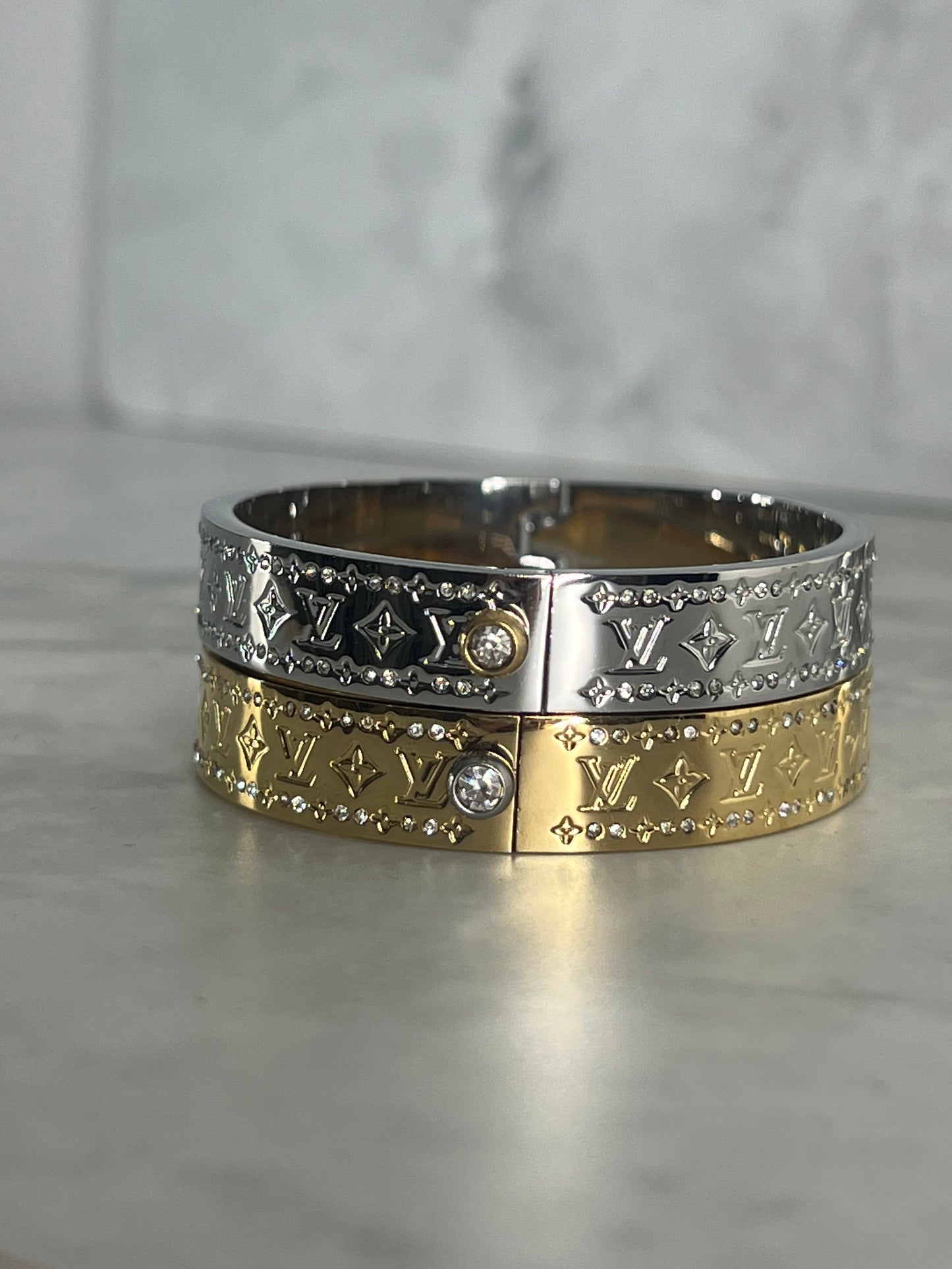 Classic Lv bangle