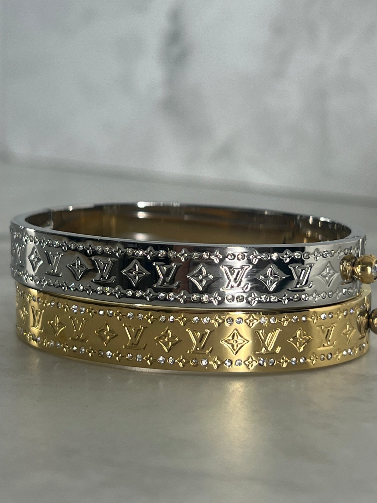 Classic Lv bangle