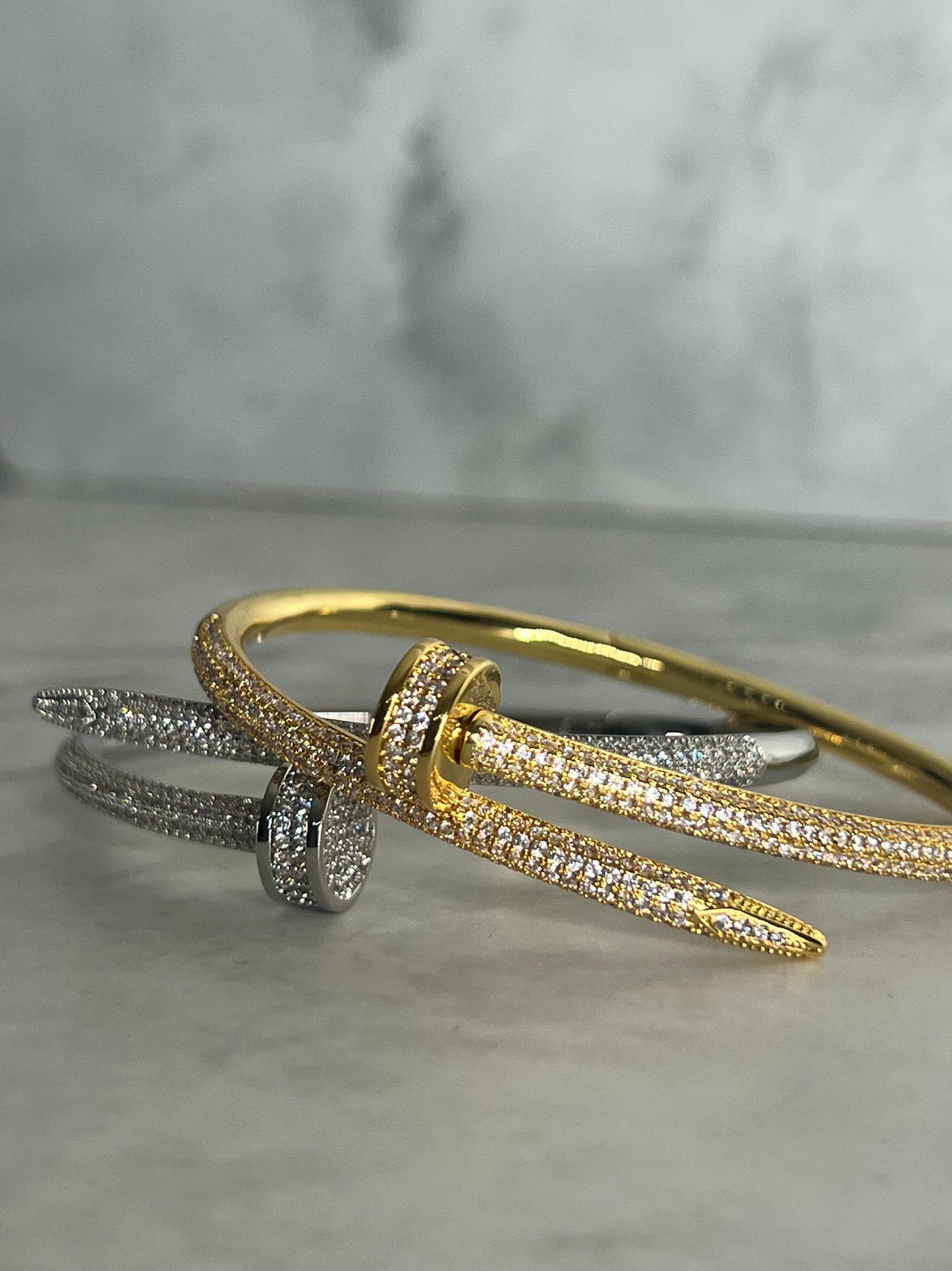 Paved screw bangle