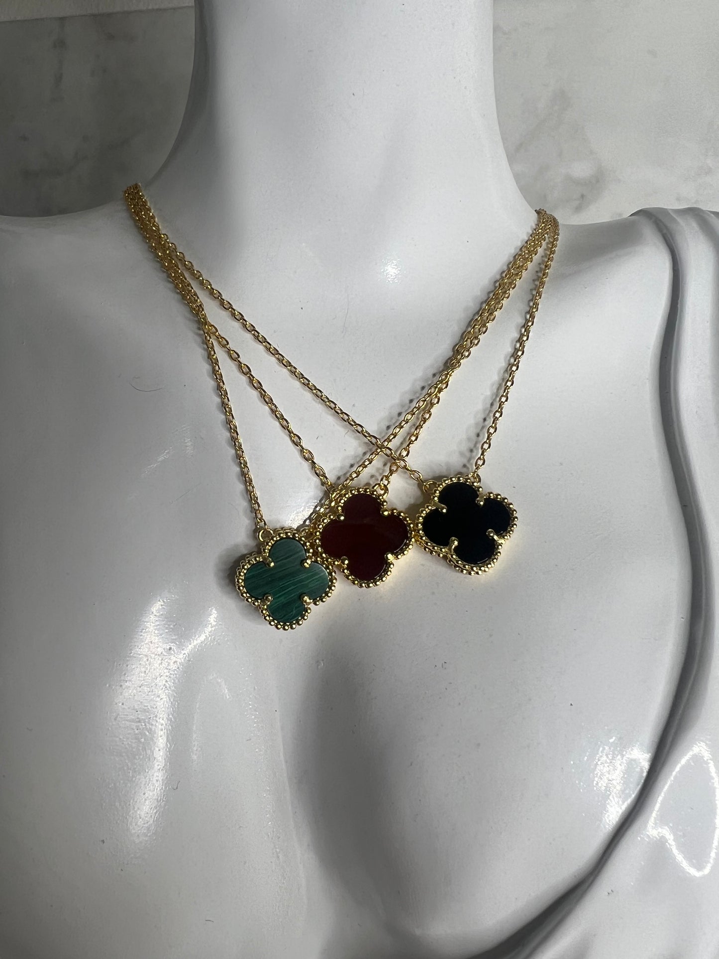 Single flower necklace