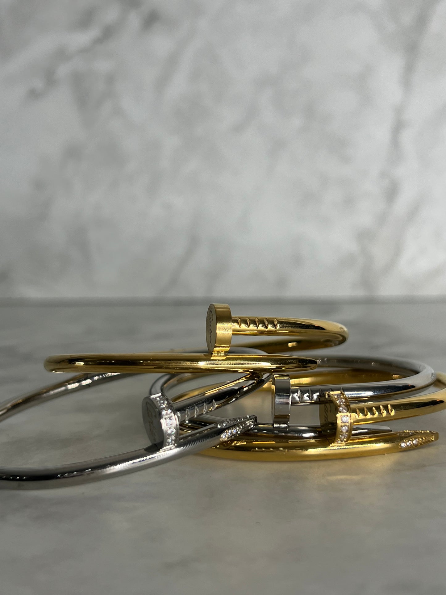 Classic screw bangle