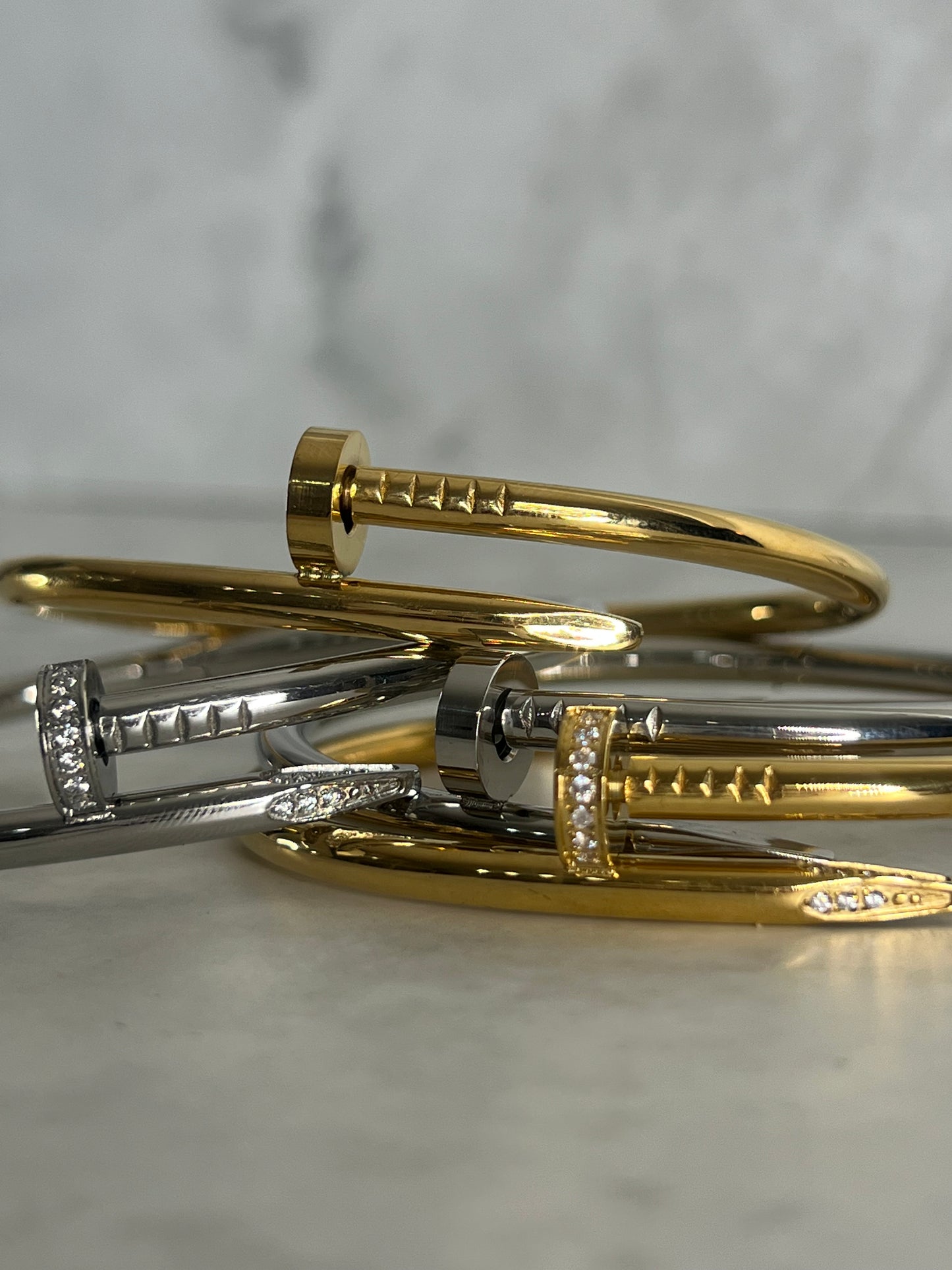 Classic screw bangle