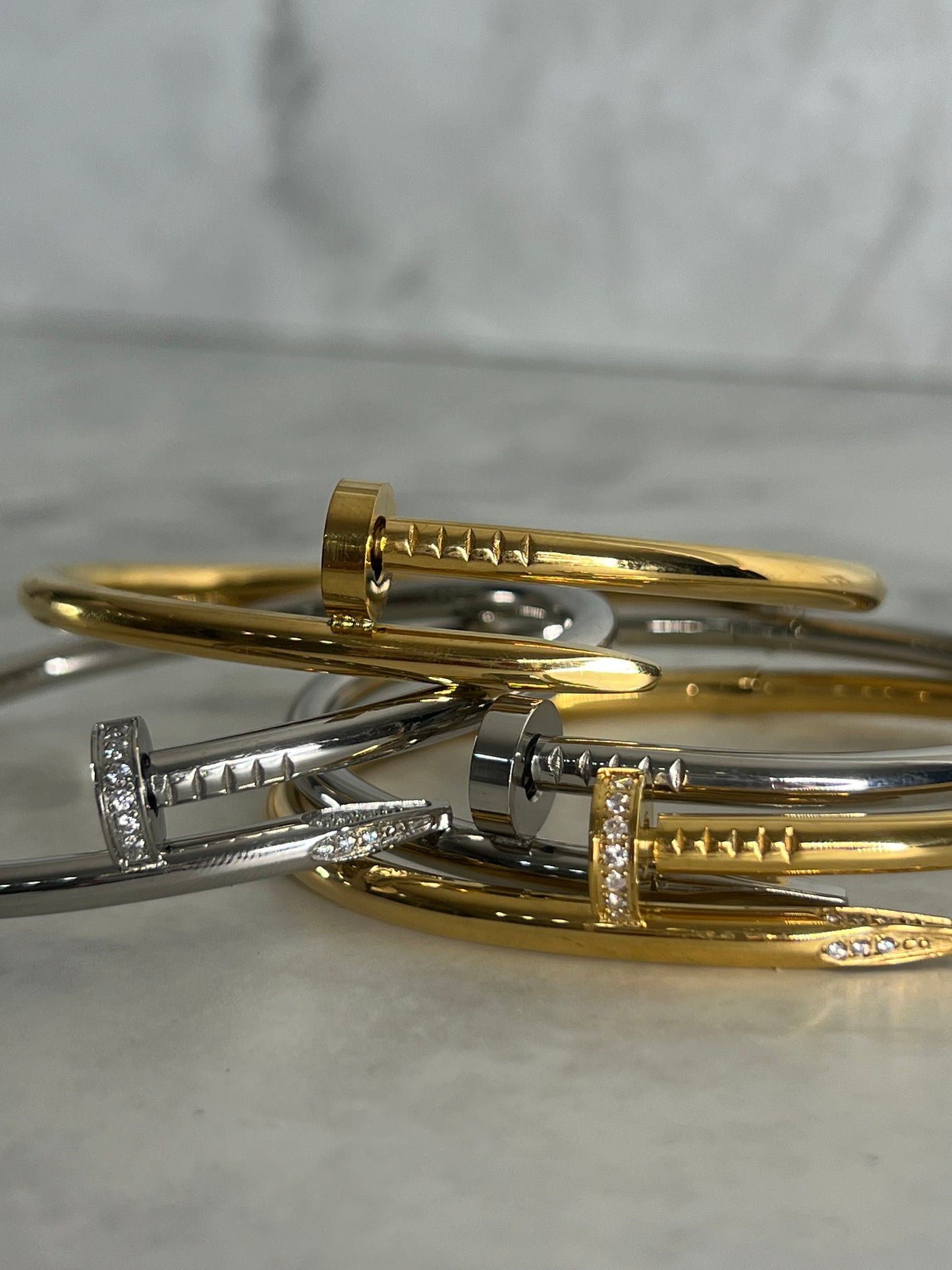 Classic screw bangle